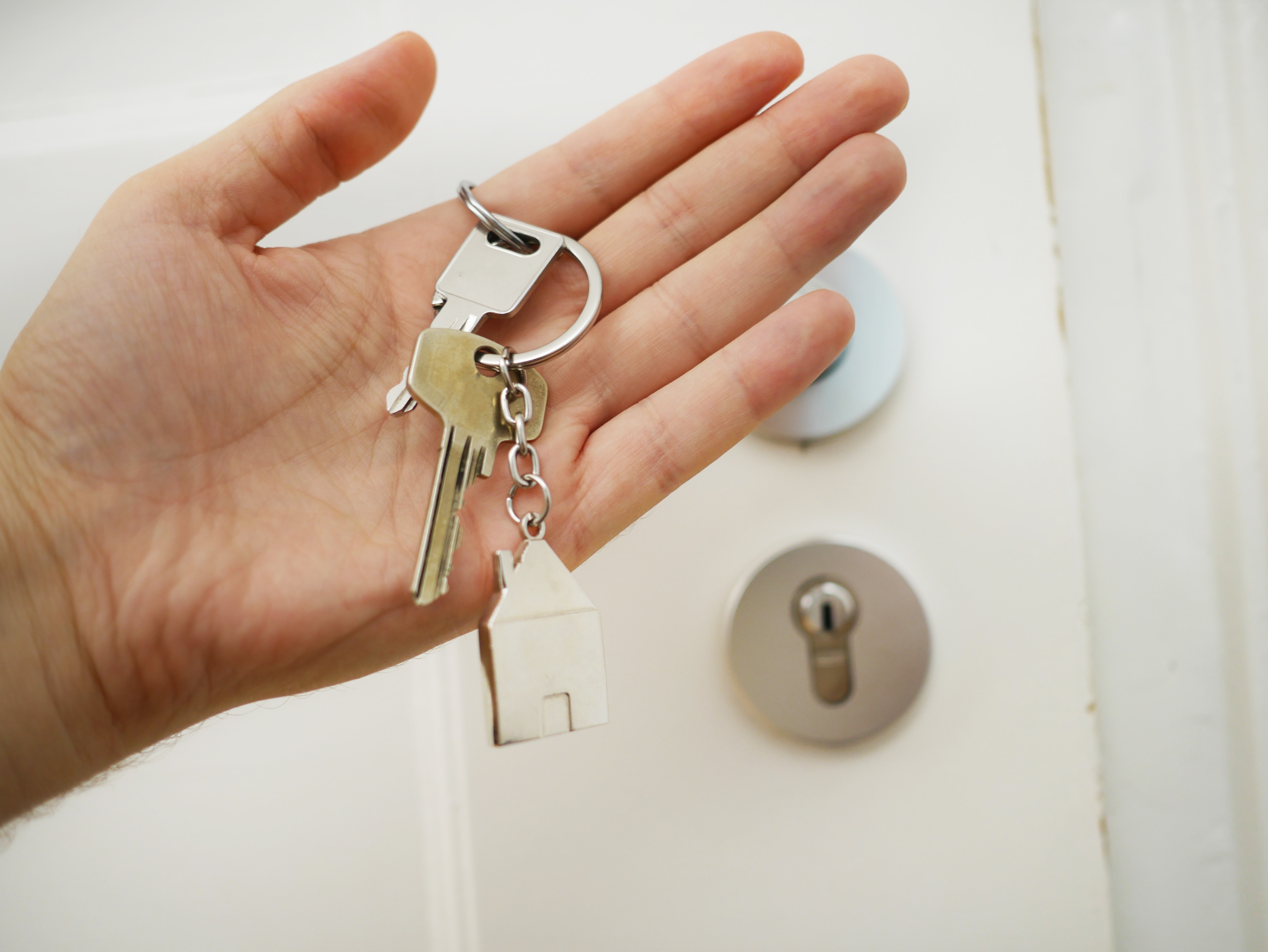 man holding keys to his home - foreclosure refinance